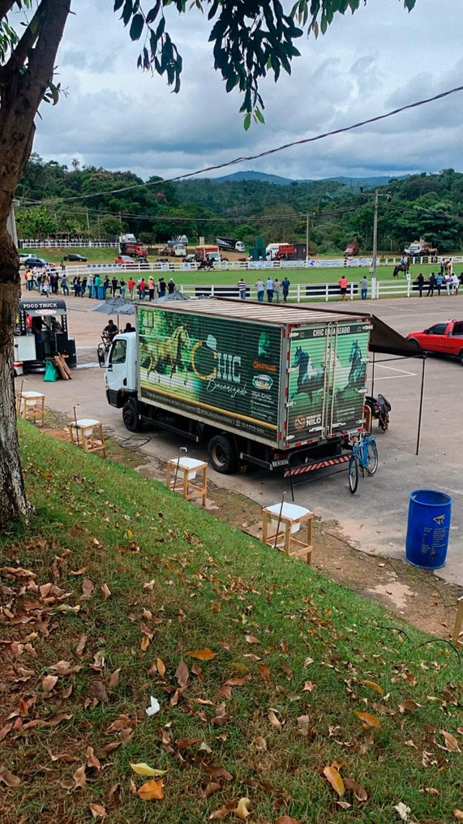 Caminhão-loja montado em evento